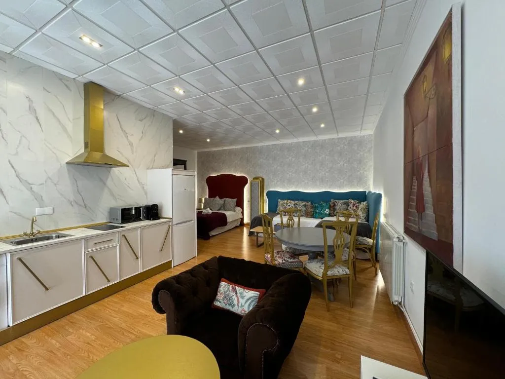 Cocina y comedor del ATENEO LOFT LUXURY en un apartamento moderno